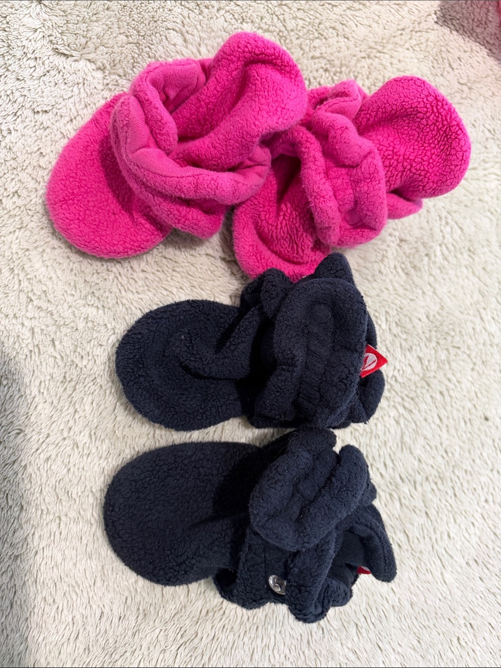 Zutano Plush Fleece Booties in Hot Pink and Black
